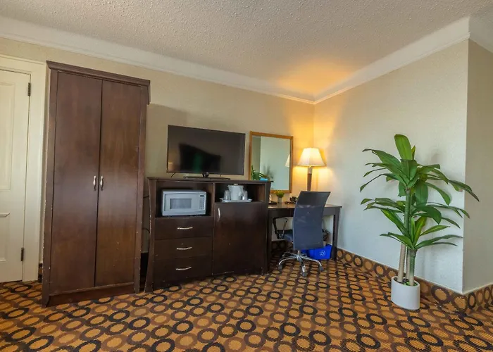 Prince Arthur Waterfront Hotel & Suites