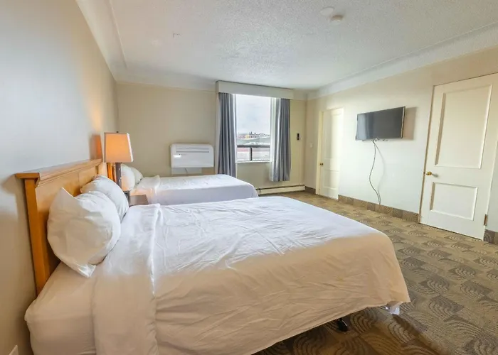 Prince Arthur Waterfront Hotel & Suites