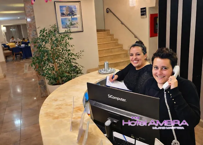 HOTEL AMBRA - Fronte Mare - Vicinissimi al Centro Milano Marittima