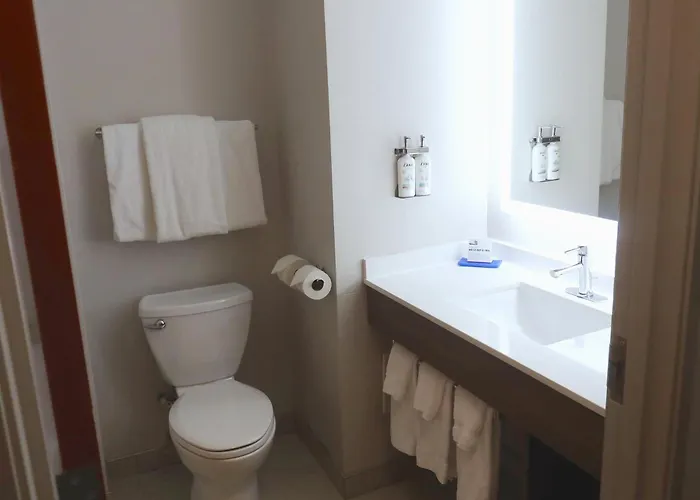 Holiday Inn Express Hotel & Suites Waukegan/Gurnee By Ihg
