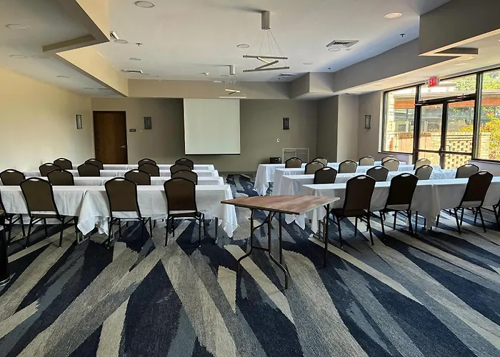 Comfort Inn & Suites Near Lake Guntersville Scottsboro