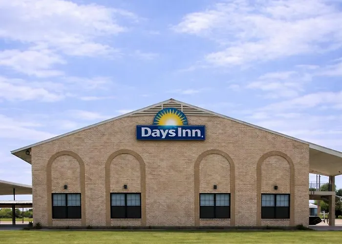 Days Inn & Suites By Wyndham - First Monday Trade Days