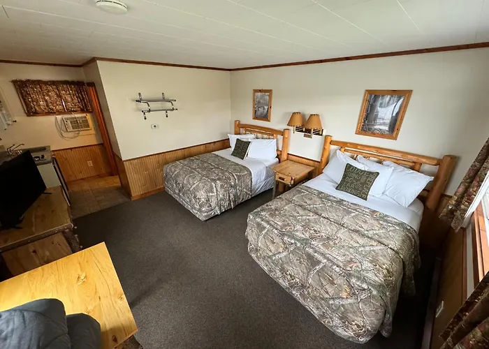 Pine Knoll Hotel Lakeside Lodge & Cabin