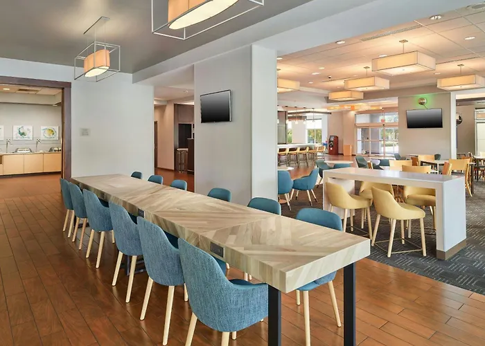 Towneplace Suites Orlando At Flamingo Crossings Town Center, Western Entrance