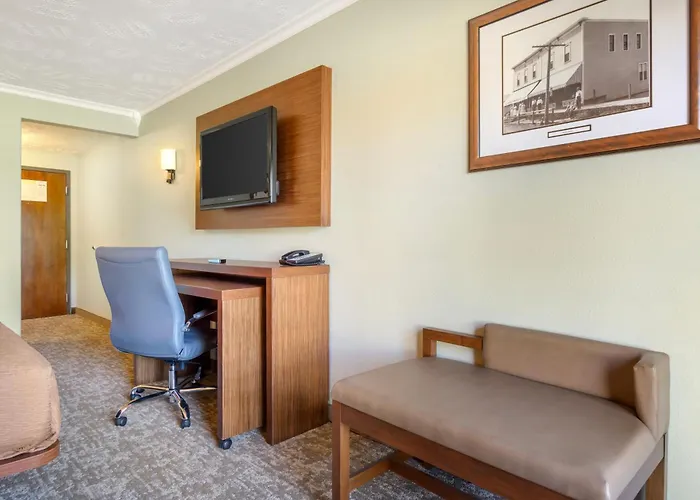 Best Western Plus Ahtanum Inn