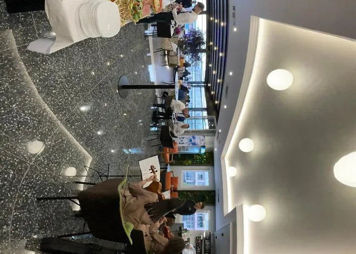 White Crown Hotel