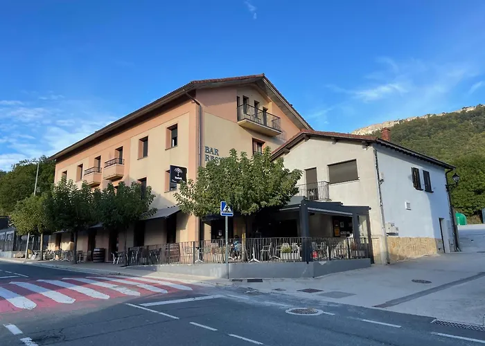Hostal Restaurante Ibaisek