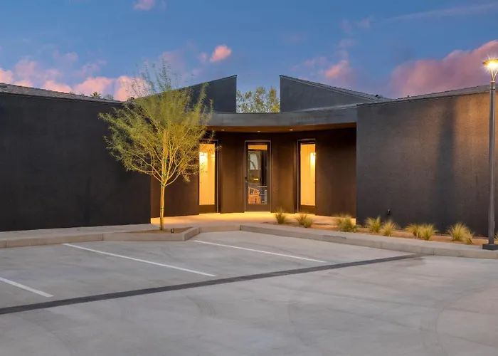 Blackhaus Suites By Avantstay Modern Comfort In Downtown Palm Springs