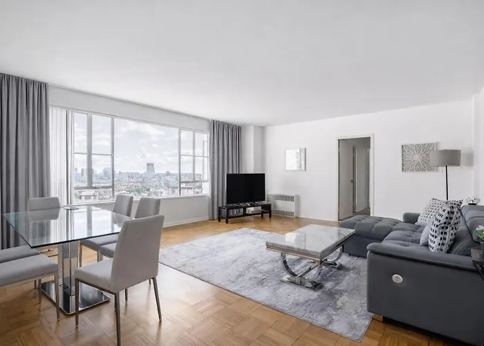 Spacious 2 Bedroom 2 Bathroom Unit Great Location