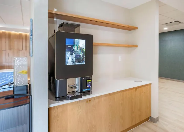 Comfort Inn & Suites Newark Liberty International Airport