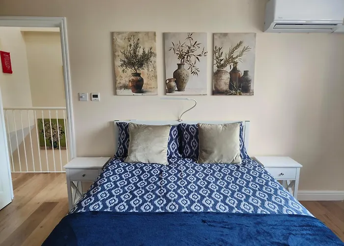 Clifton House O2 & Excel Rooms With Private Bathroom And Breakfast Option