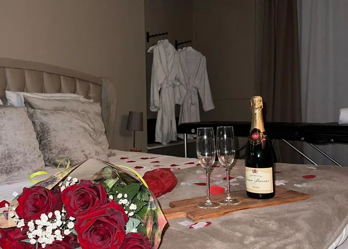 UN COCON EN VILLE - chambre SPA chic et élégante