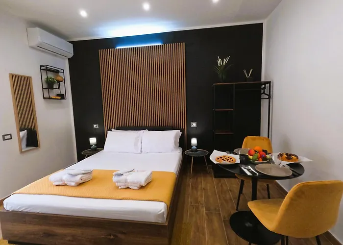 BlackWoody Contemporary Rooms - Napoli Centro Storico
