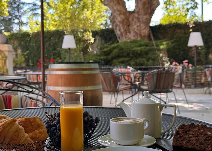 Logis Hotel le Mas De Cure Bourse LʼIsle-sur-la-Sorgue
