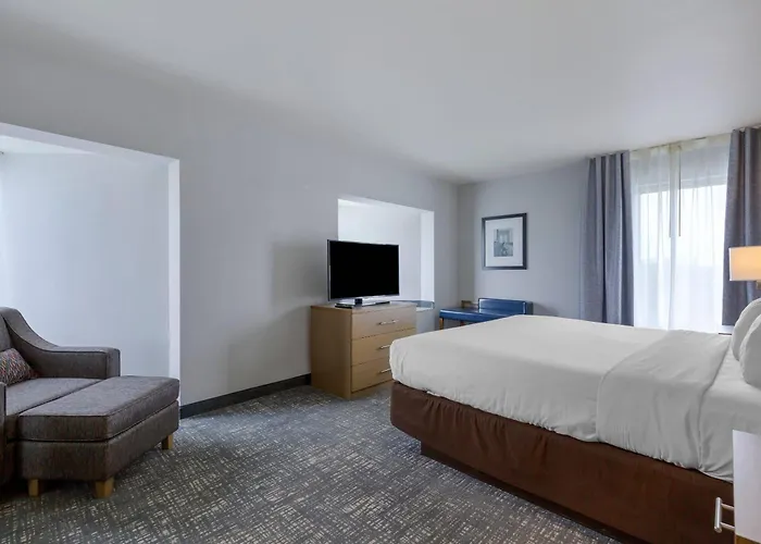 Comfort Inn & Suites Alexandria West