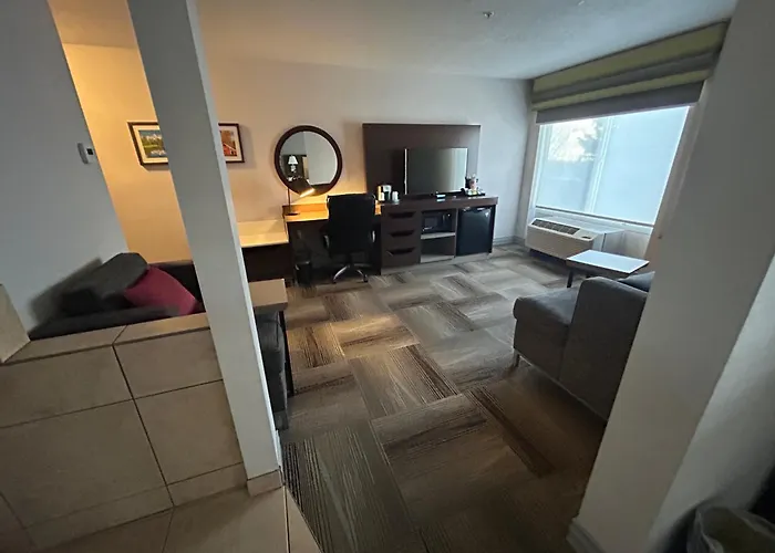 Country Inn & Suites By Radisson, At The Mall
