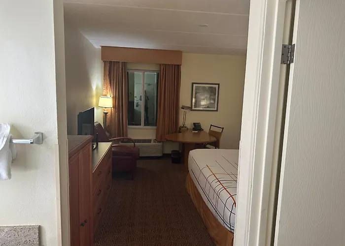 La Quinta Inn & Suites By Wyndham Sawgrass