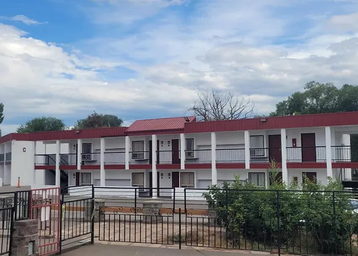 Red Arrow Inn & Suites, A Travelodge By Wyndham