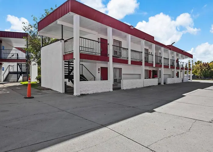 Red Arrow & Suites, A Travelodge By Wyndham