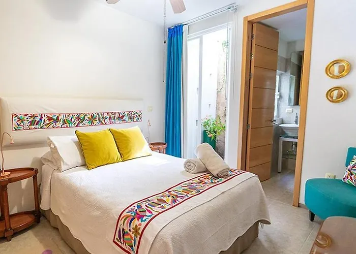 Casa de las Bugambilias B&B