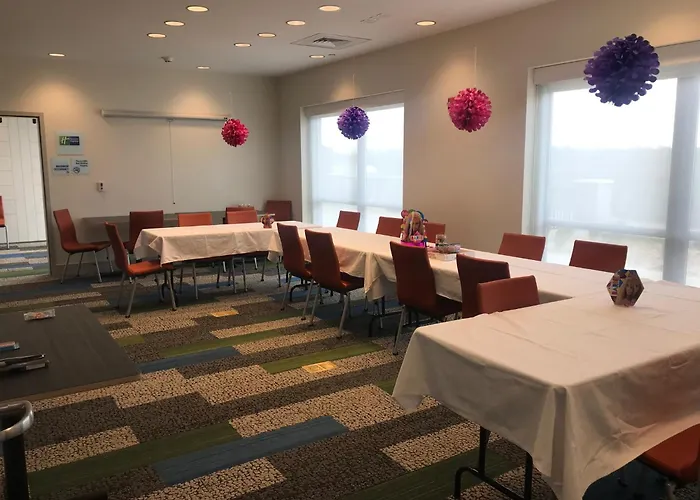 Holiday Inn Express & Suites - North By Ihg