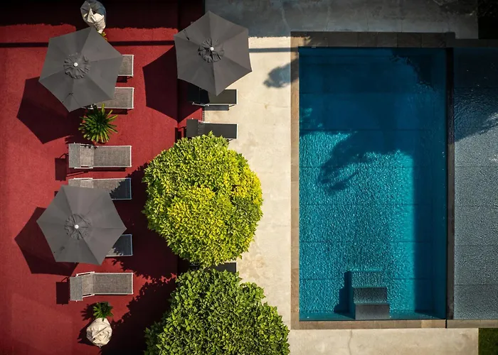 Goldfinger + Suites