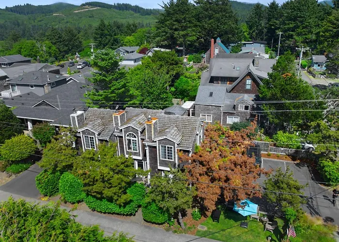 Beaches Inn Townhomes