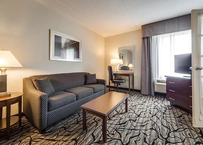 Monte Carlo Inn Oakville Suites