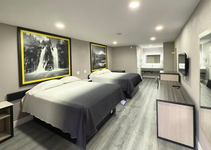 Super 8 By Wyndham Visalia