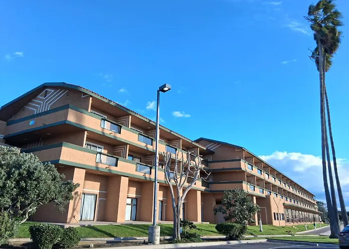 Holiday Inn Express & Suites Ventura Harbor By Ihg