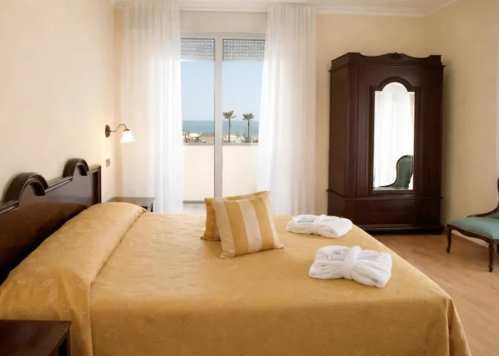 Hotel Milano Helvetia - In Centro Con Piscina Riccione