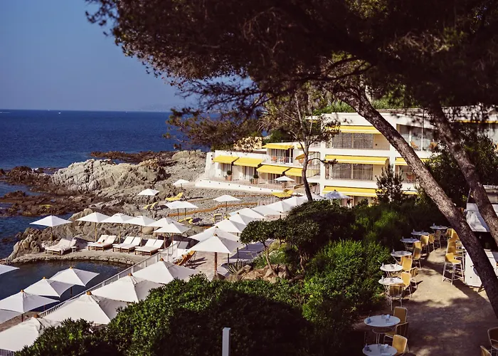 Les Roches Rouges, a Beaumier hotel Saint-Raphaël