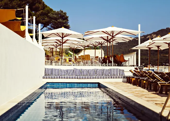 Les Roches Rouges, a Beaumier hotel Saint-Raphaël