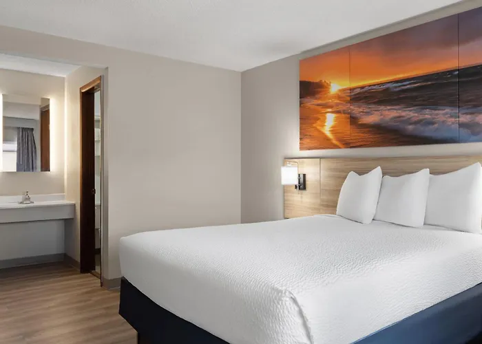 Days Inn By Wyndham Jamestown