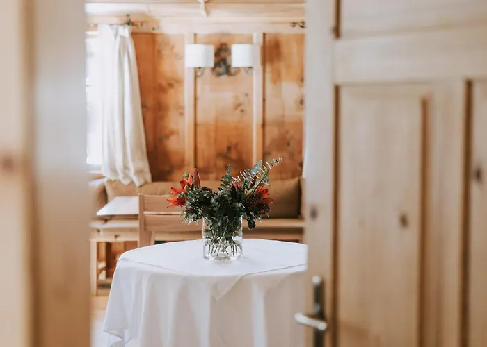 Hotel Alpina Lech - Geborgen in den Bergen