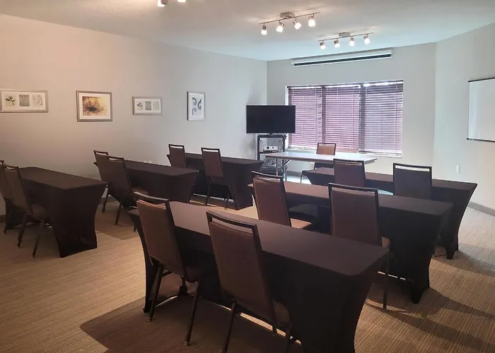 Country Inn & Suites By Radisson, Appleton Airport - Fox River Mall Area