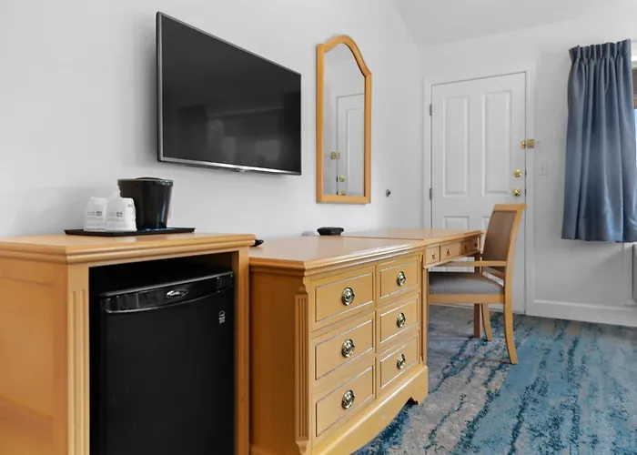 Kootenay Lakeview Resort BW Signature Collection