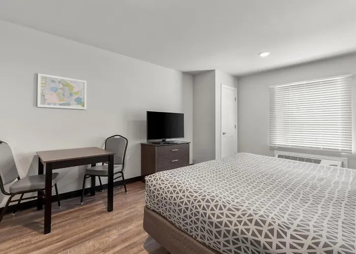 Woodspring Suites Airport