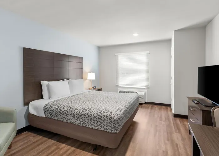 Woodspring Suites Airport