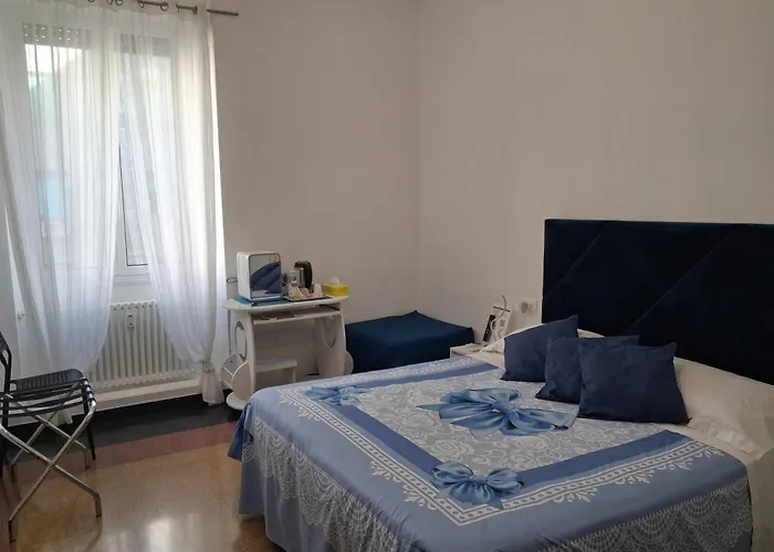 La Lanterna Di Angelo Rent Rooms And Apartments Free Parking On The Street Front