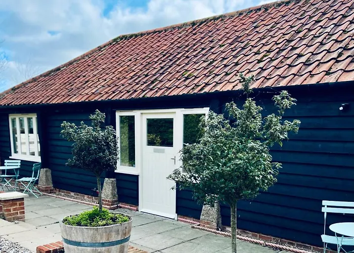 Dingle Marsh Barns