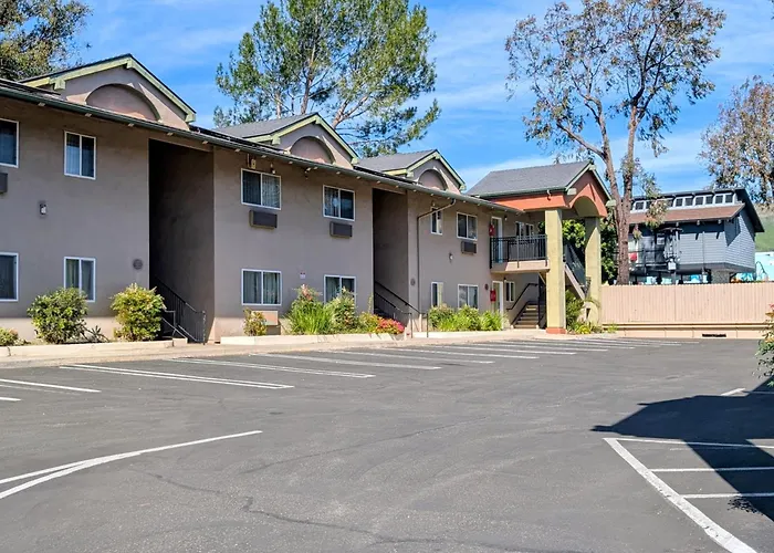 Olive Tree Inn & Suites, A Howard Johnson By Wyndham