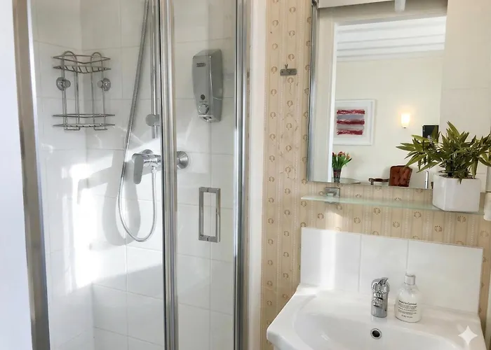 Rhein River Guesthouse - direkt am Rhein