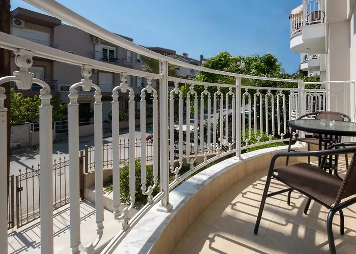 Naias Aparthotel Hanioti