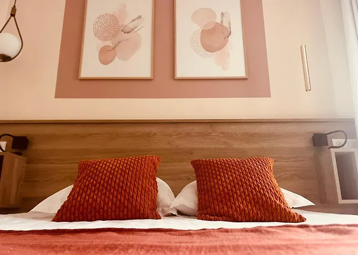Logis Hotel des Voyageurs Le Malzieu-Ville