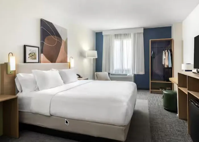 Clt Airport Inn & Suites