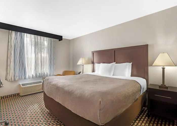 Quality Inn & Suites Chattanooga-East Ridge