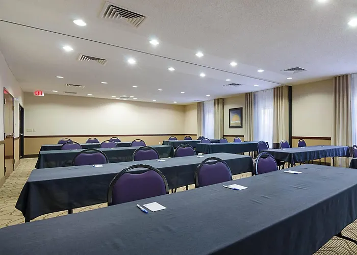 Comfort Inn & Suites Hutchinson