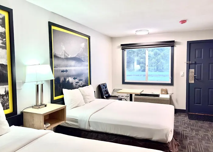 Super 8 By Wyndham Clearwater Bc Motel