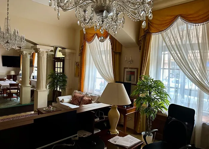 Fleur De Lis Hotel